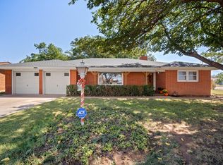 950 S 22nd St, Slaton, TX 79364