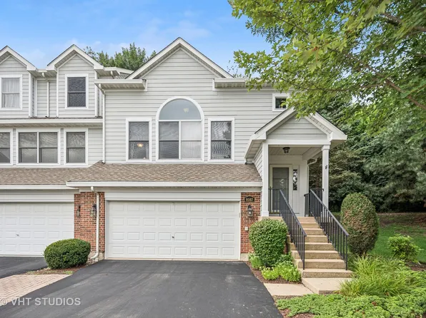 9167 Falcon Greens Dr, Crystal Lake, IL 60014