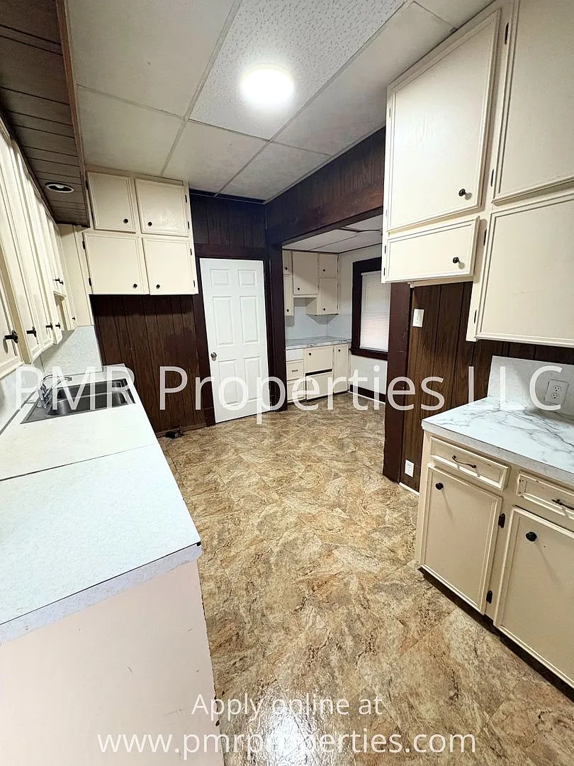3 Bedrooms / 1 Bathroom House — Photo 4