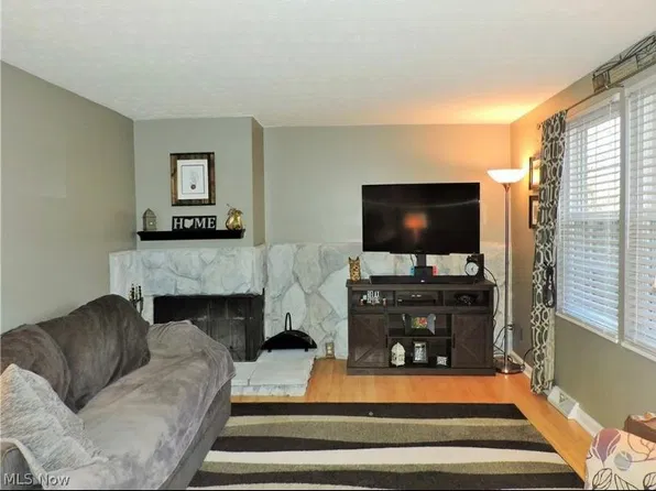 4605 Cox Dr, Stow, OH 44224