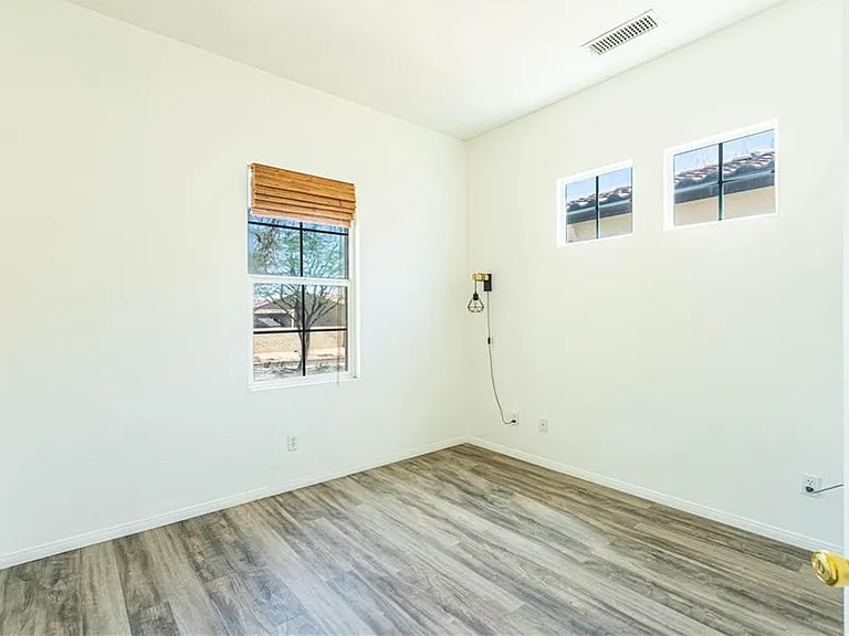 26345 Avenida Quintana — Photo 38