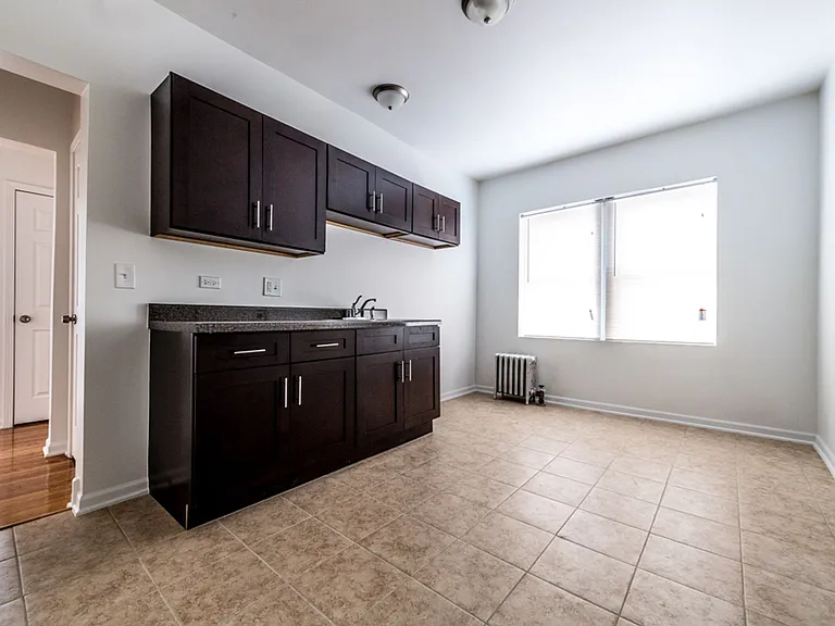 1516 W 78th St — Photo 16