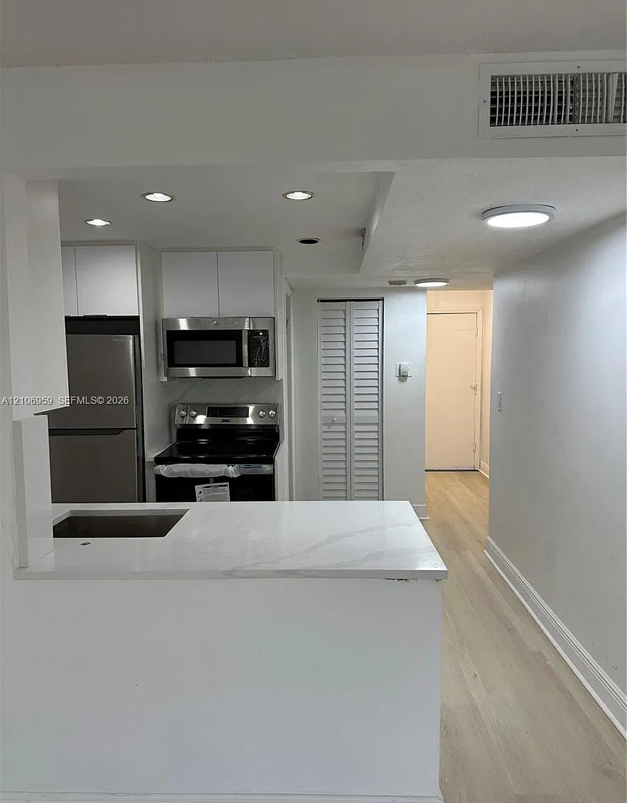 Waterpoint Condo — Photo 2