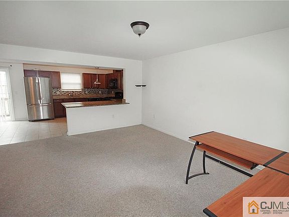 3rd image of 13 Alerica Ln
