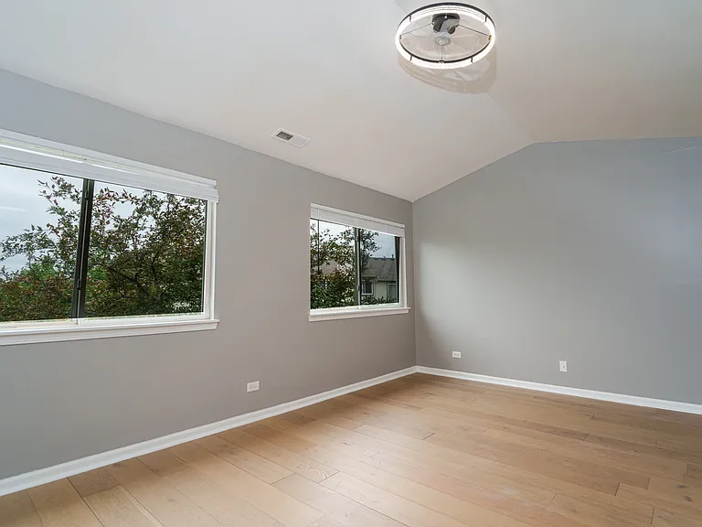 1039 Woodview Ct — Photo 10