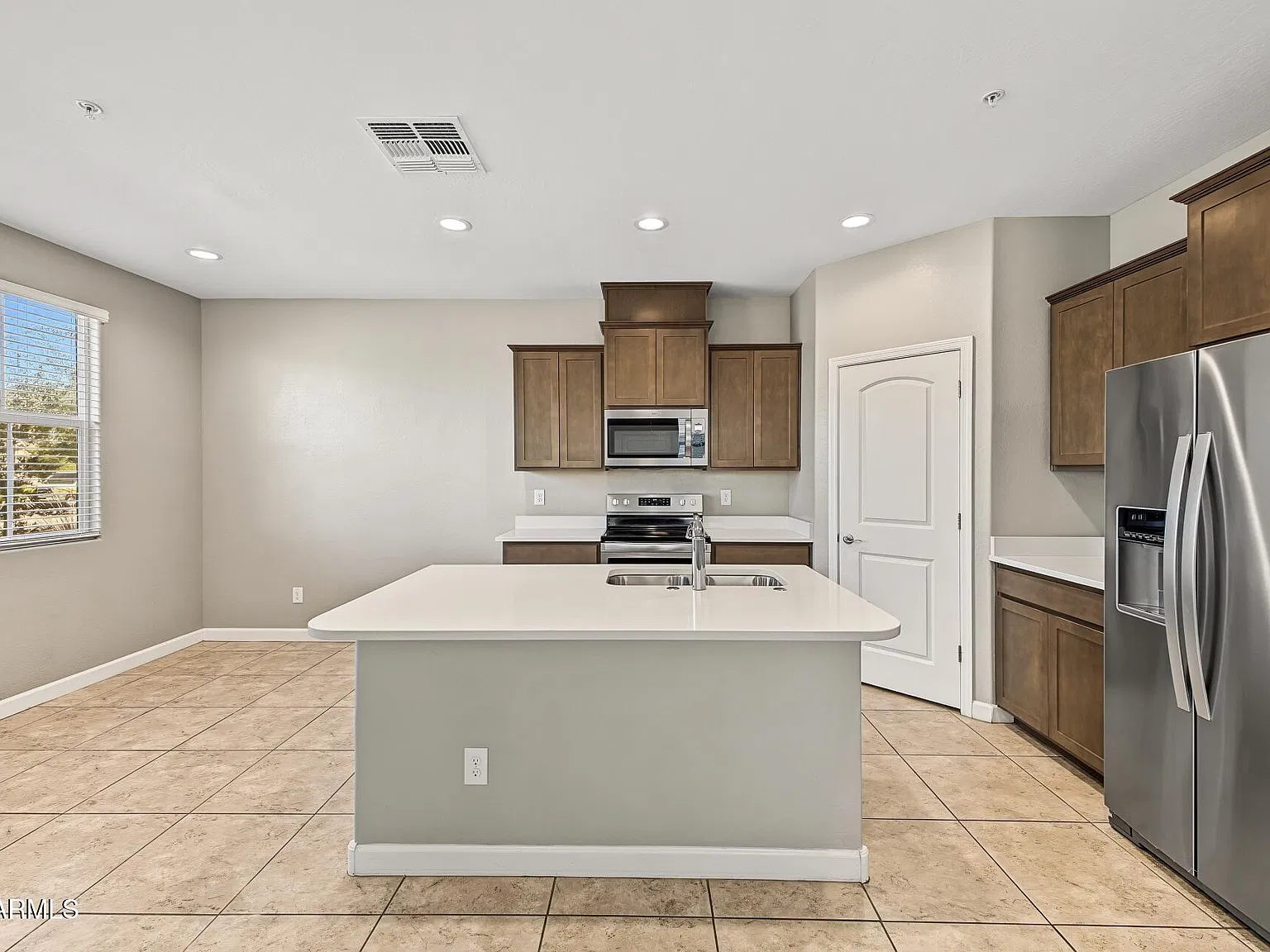 3 bed, 2.5 bath, 1856 sqft, $2,395 — Photo 4