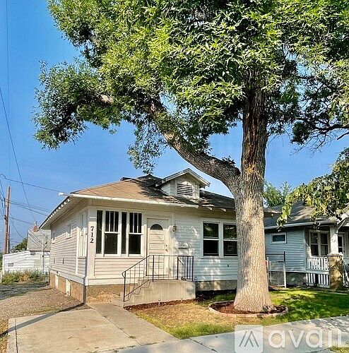 1st image of 712 11th St N