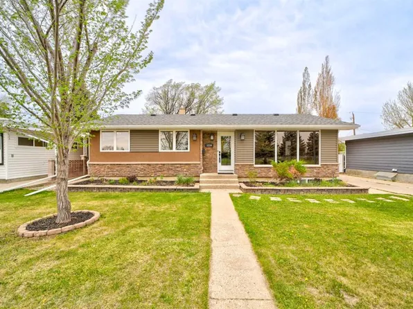 1216 E Henderson Lake Blvd S, Lethbridge, AB T1K 3B7