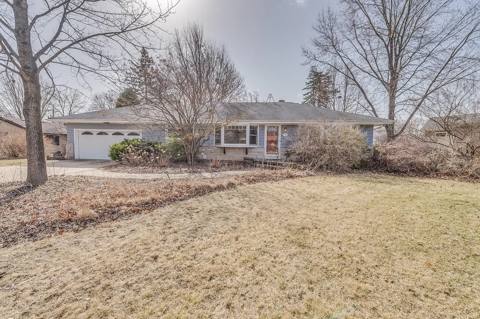 975 Oakdale Dr photo 1