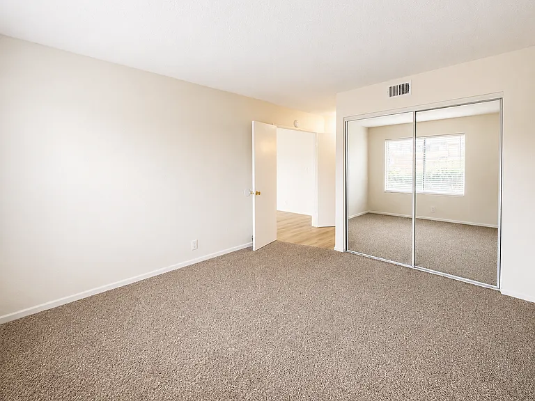 8582-8598 Tamarind Ave — Photo 11