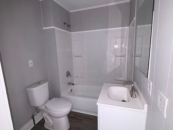 3rd image of 611 E Main St