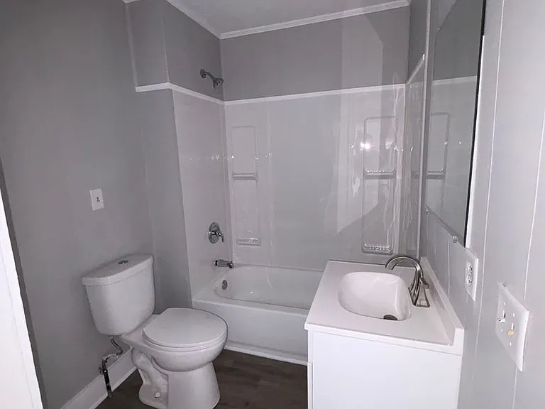 611 E Main St — Photo 3
