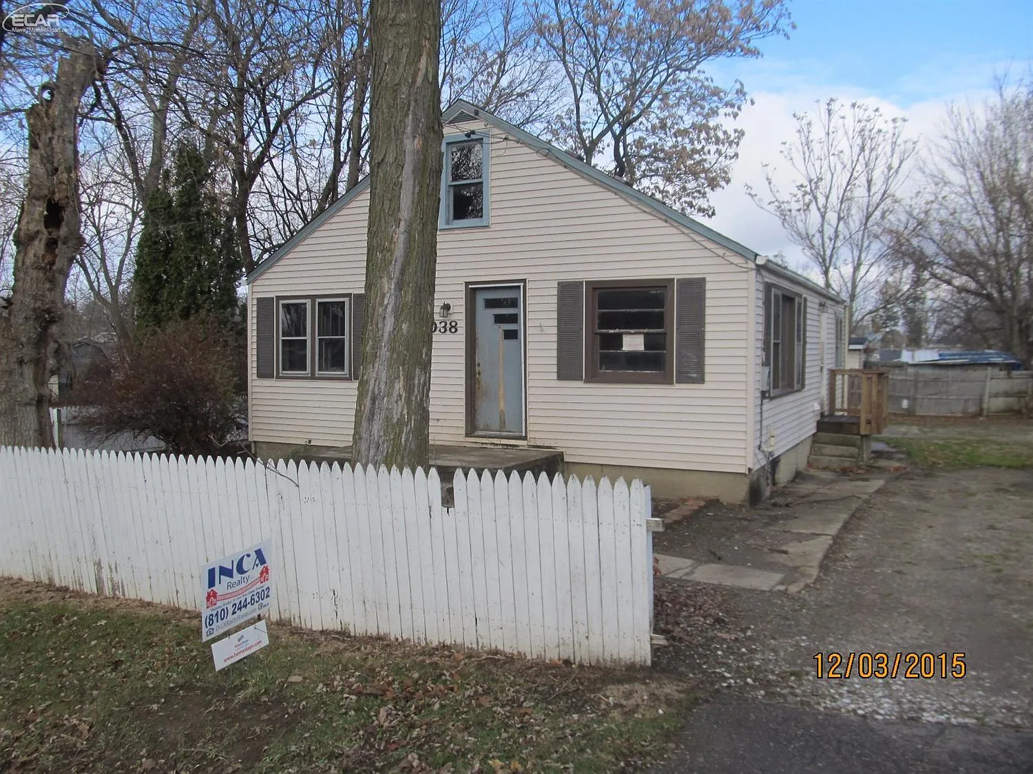 1038 W Schumacher Ave photo 1