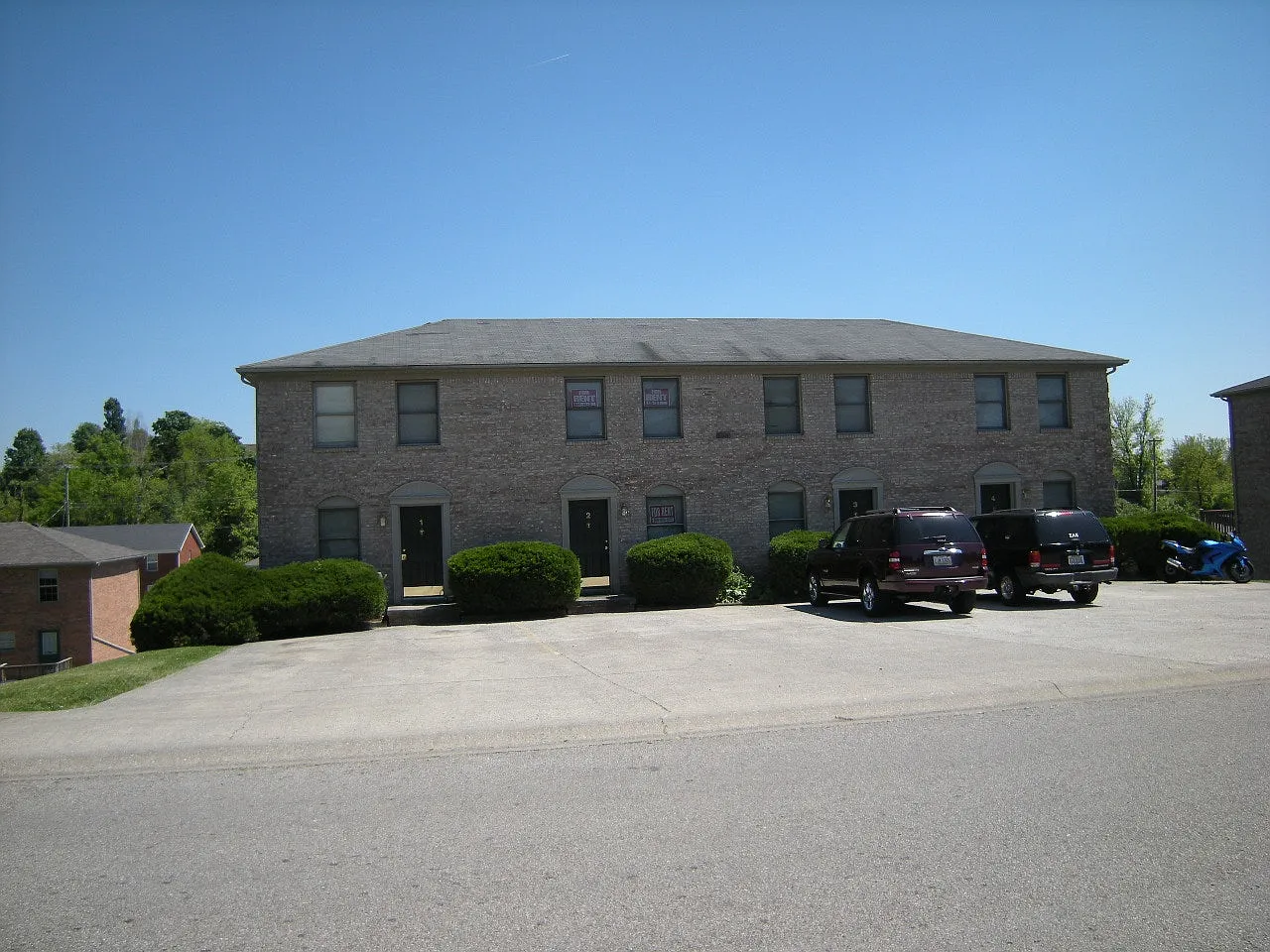 303 McDougal Ave — Photo 2