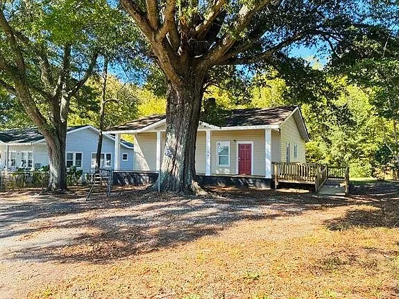 19 Central Ave — Photo 2