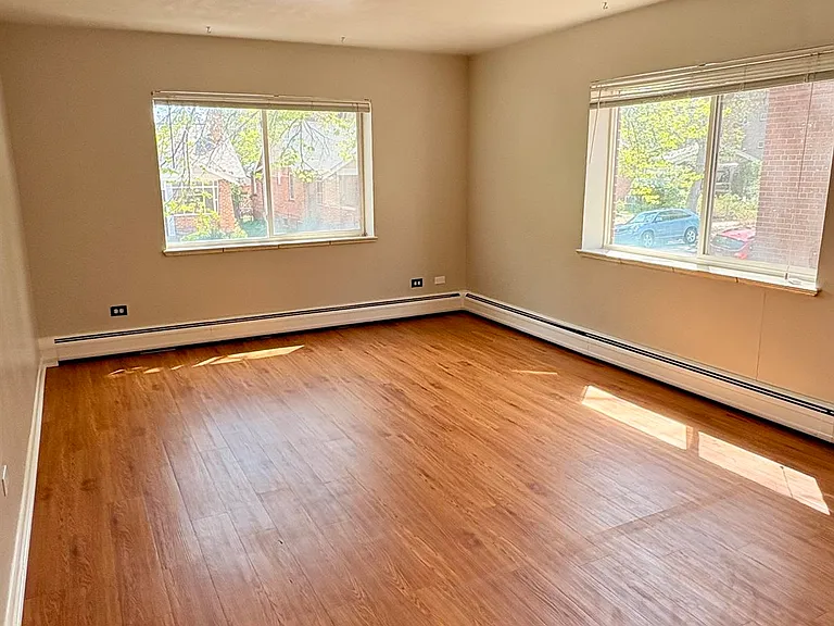 1355 Monroe St Apartments — Photo 12