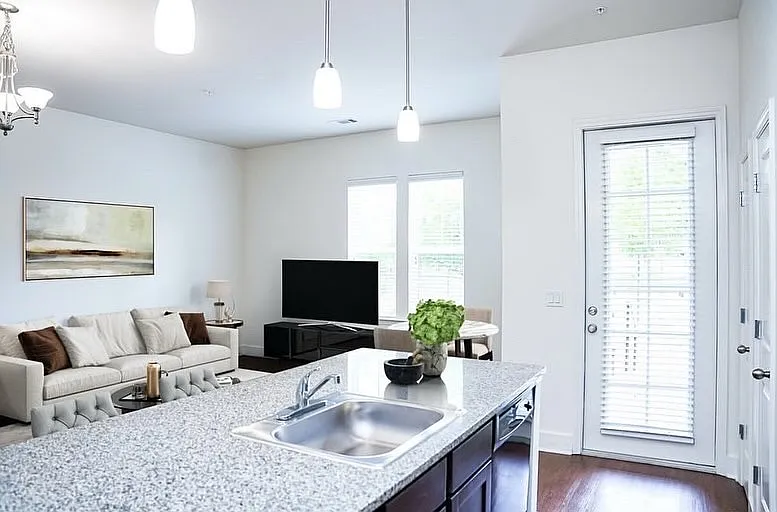 Jackson Walk Apartments — Photo 4
