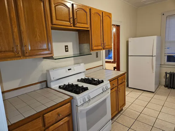 103-105 Kent St #3, Hartford, CT 06112