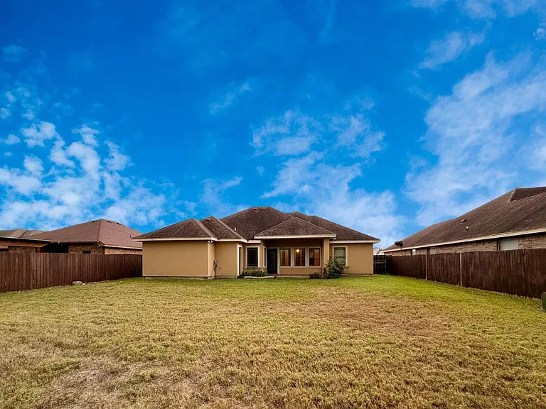 1501 Granada Cir — Photo 2