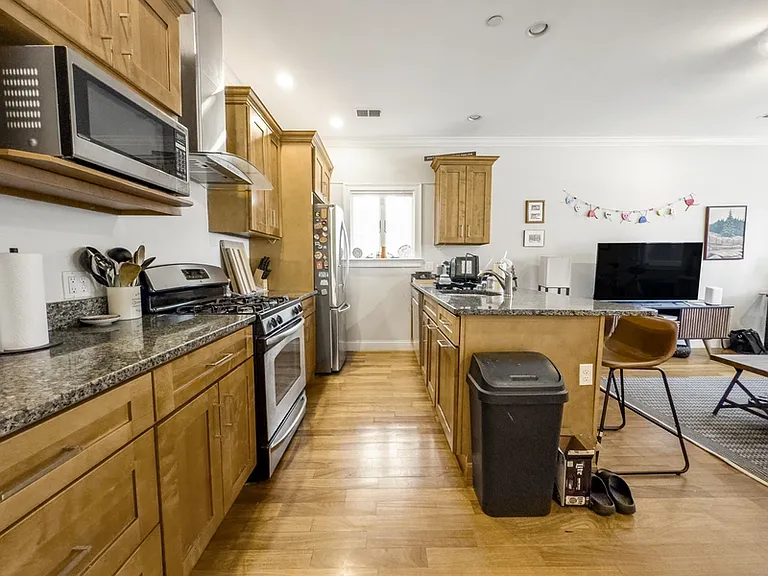123 Webster Ave #1 — Photo 2