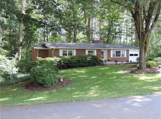 25 Selwyn Rd, Asheville, NC 28806