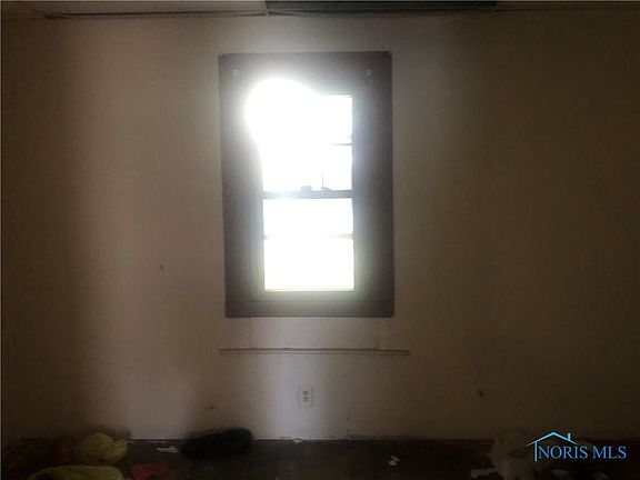 5th image of 717 Pinewood Ave