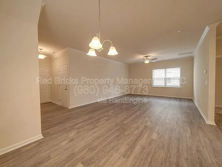 7015 Thornrose Dr — Photo 5