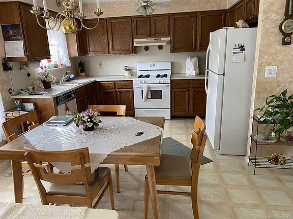 4th image of 20664 Birch Meadow Dr #160