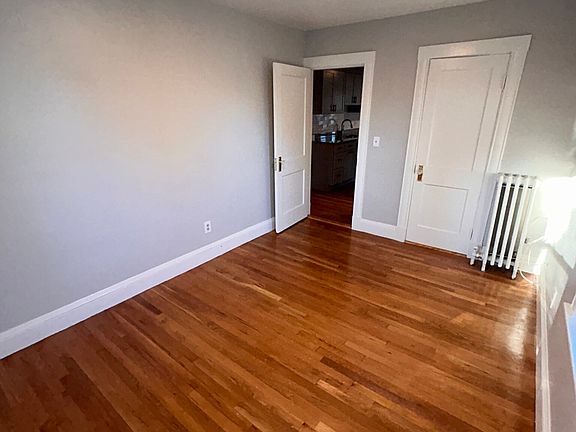 3rd image of 87 Brook Rd #2R