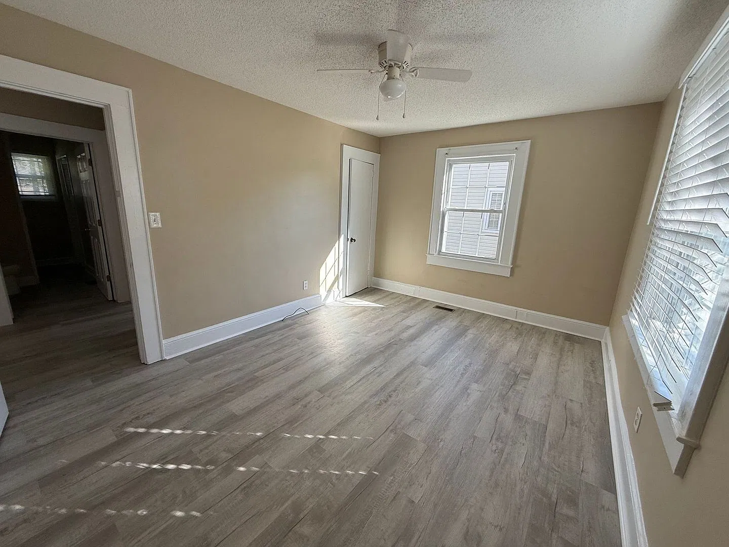 Downtown Commercial Space Available For Rent! — Photo 3