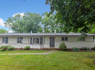 560 Meadow Ln, Lisle, IL 60532