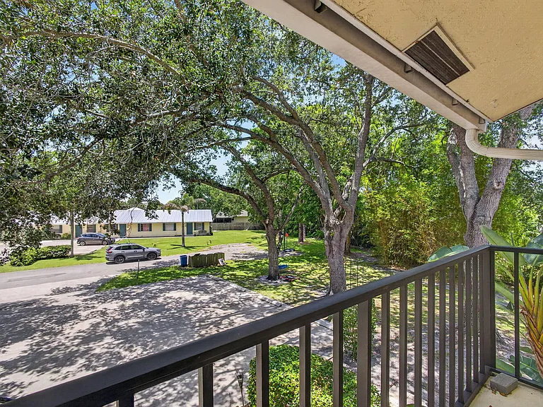 708 SW Gardens Blvd — Photo 10