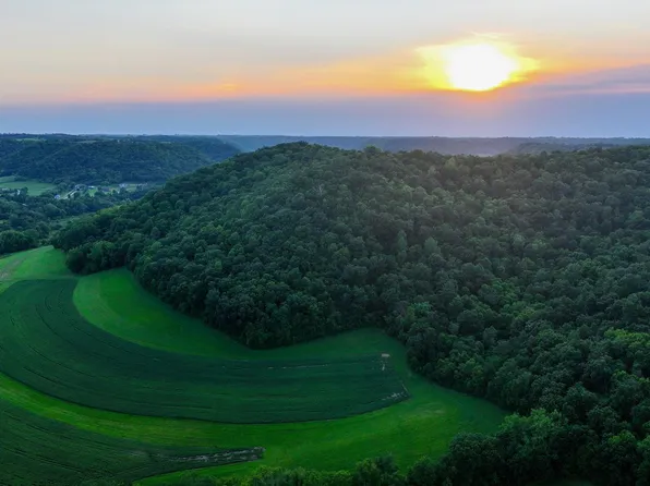 N Pine Creek Rd, La Crescent, MN 55947