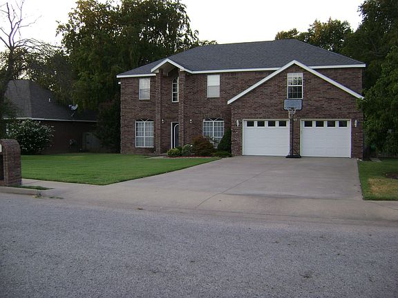 2nd image of 1205 Rolling Oaks Ln