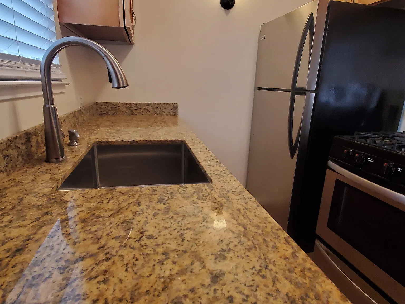 1 bed, 750 sqft, $2,300 — Photo 4