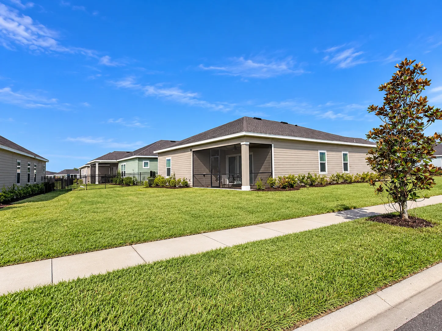 4 bed, 3.0 bath, 2011 sqft, $2,300 — Photo 4
