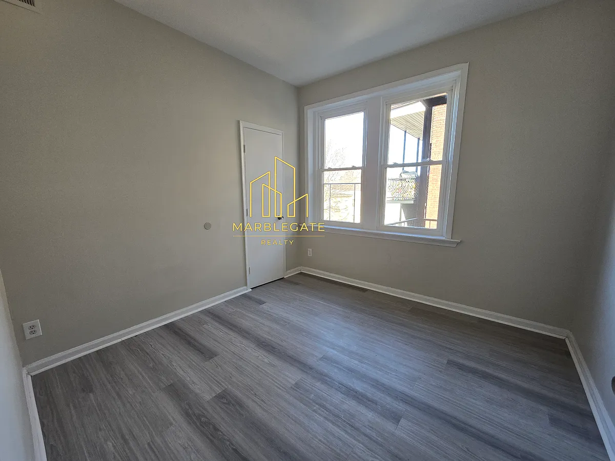 Building Photo - 88 Pulaski St #100