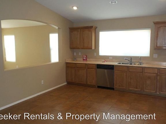3rd image of 12884 N 142nd Ln