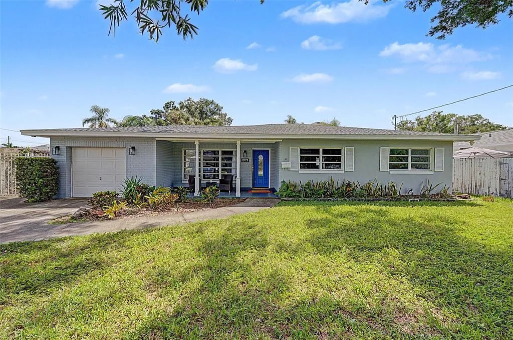 3 bed, 2.0 bath, 1561 sqft, $4,700 — Photo 1