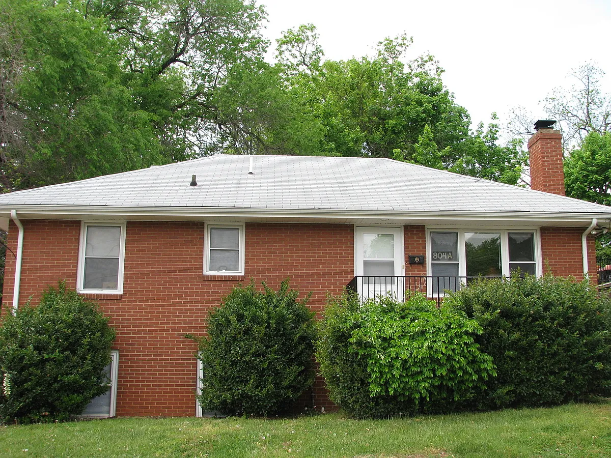 Building Photo - 804 Saint James Cir