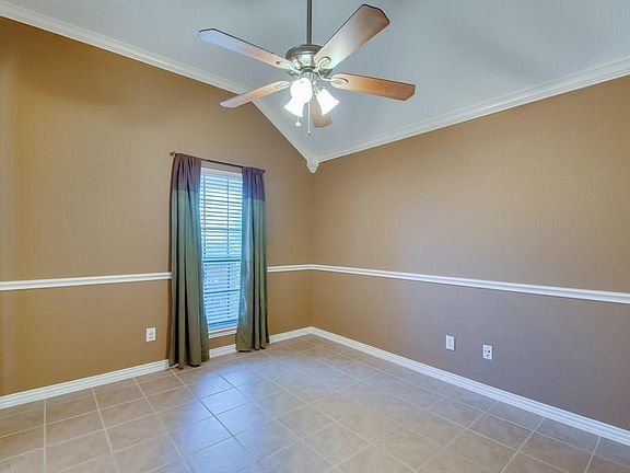 4th image of 325 Village Dr