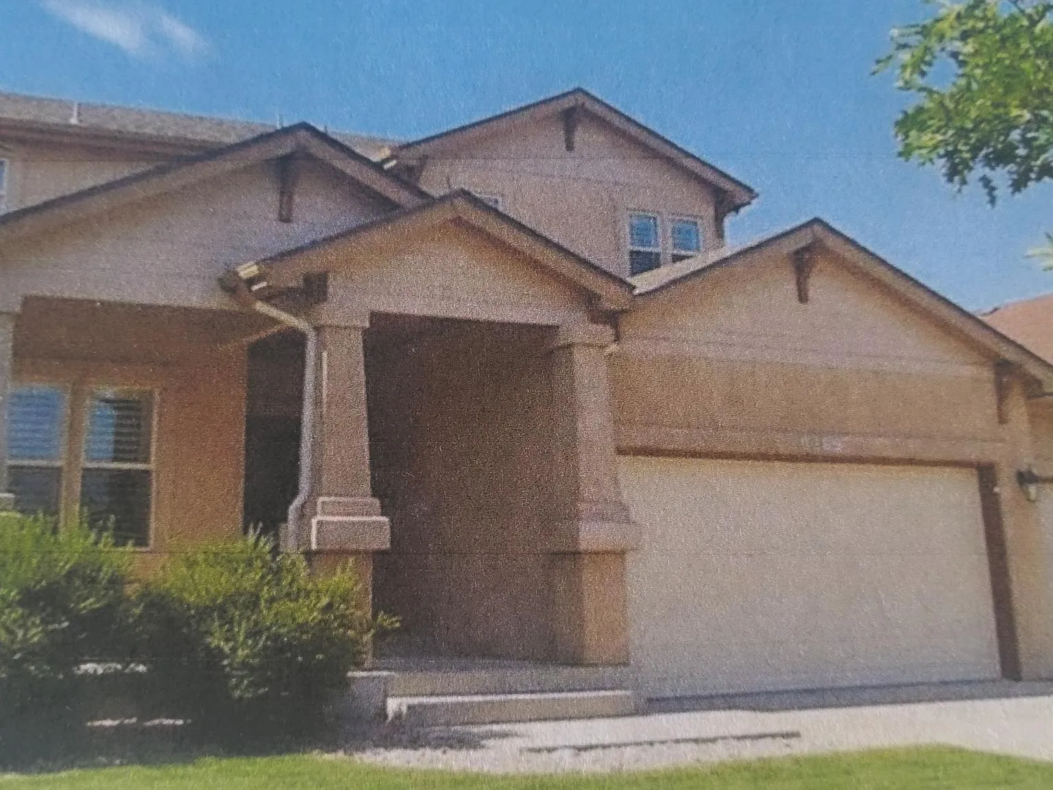 4 bed, 3669 sqft, $3,000 — Photo 2
