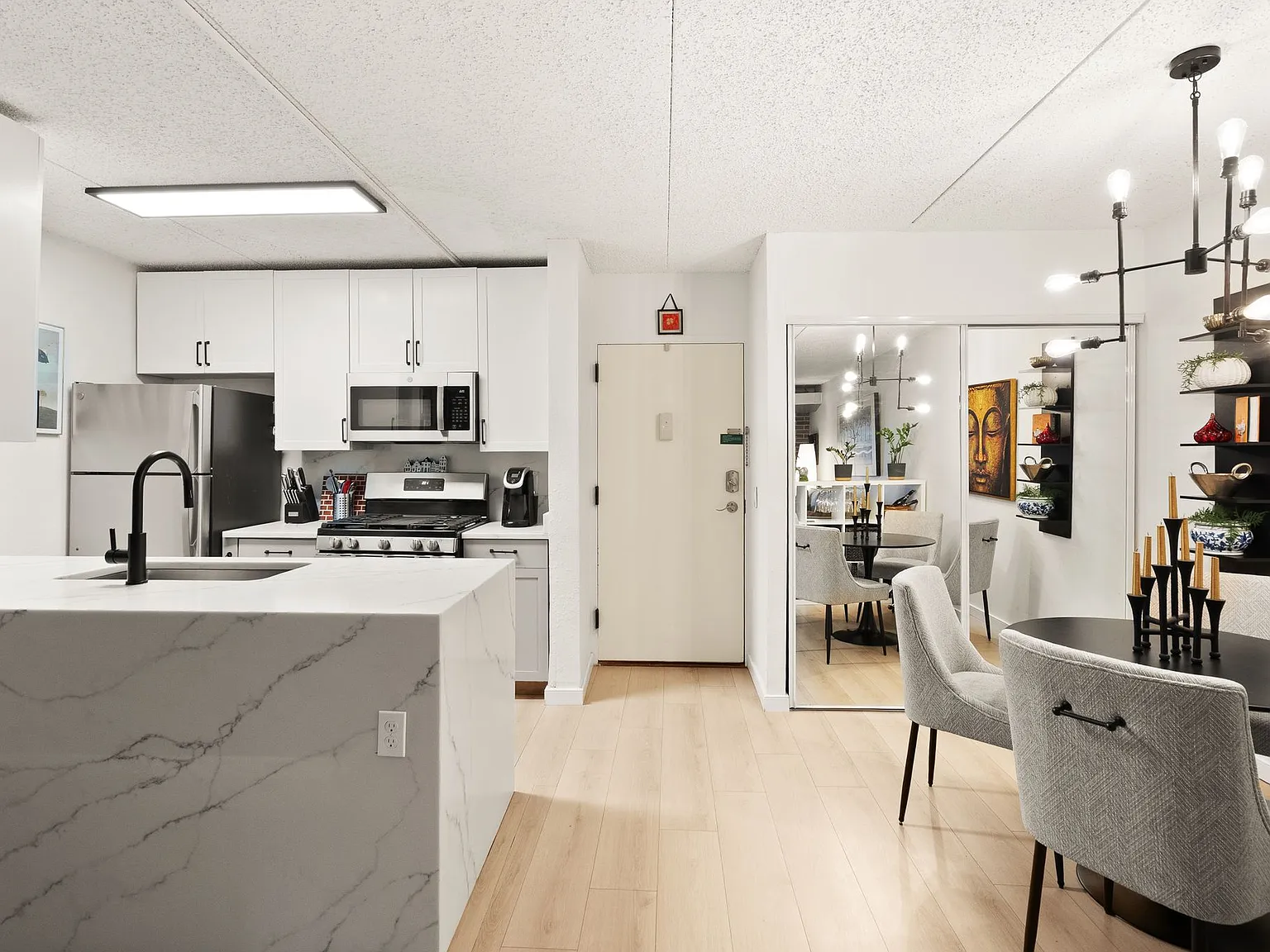 1 bed, 708 sqft, $2,100 — Photo 2