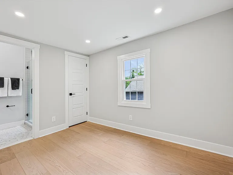 218 Biddulph Rd — Photo 43