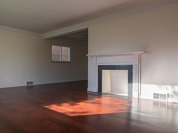 2nd image of 25475 Chatworth Dr