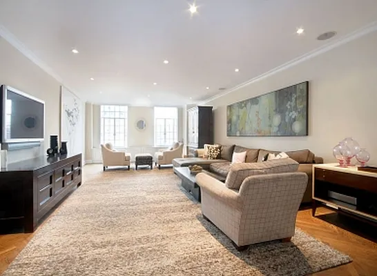 Sold by Warburg | media 34