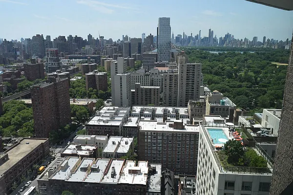 Rented by Metropolis Real Estate of Manhattan | media 1