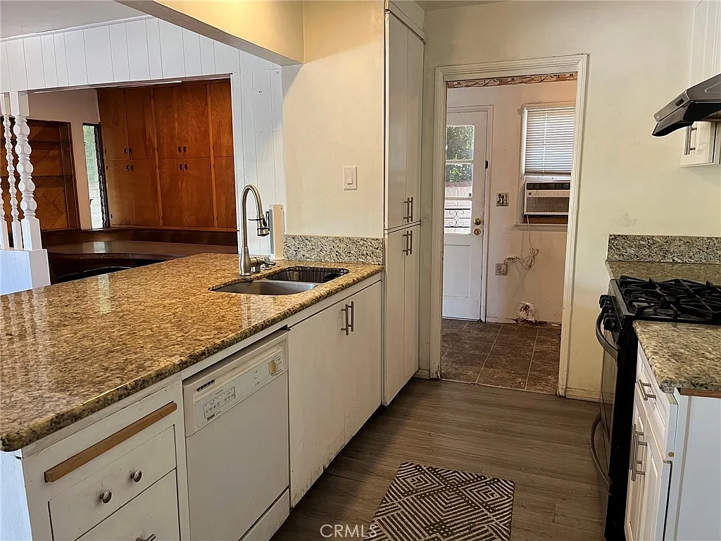 3 bed, 1250 sqft, $3,195 — Photo 3