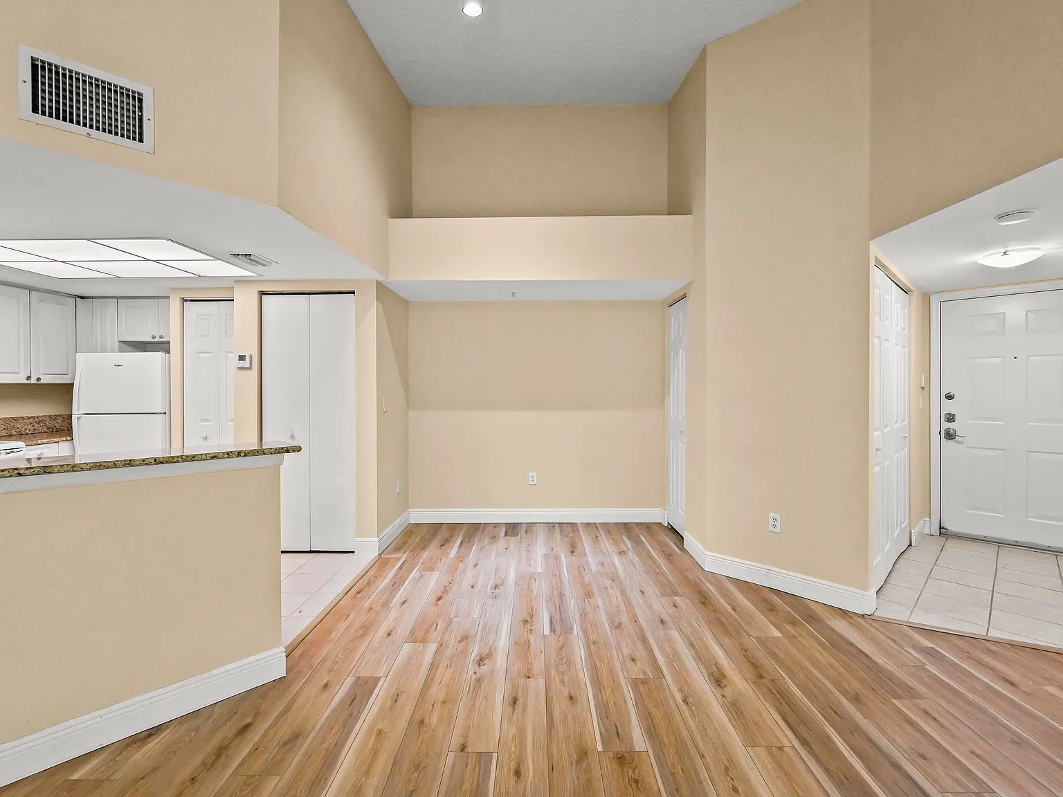 2 bed, 2.0 bath, 1128 sqft, $2,200 — Photo 3