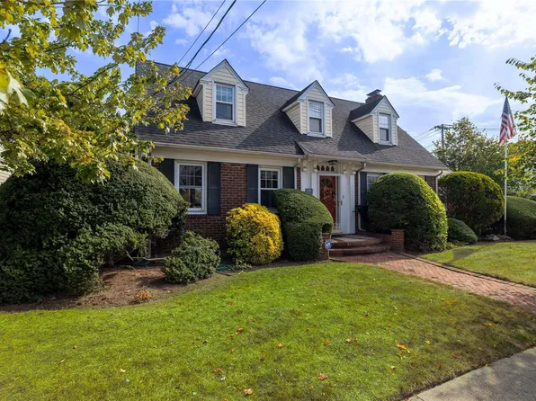 1 New York Avenue, Rockville Centre, NY 11570